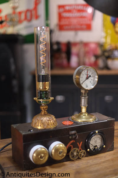 Lampe steampunk box steamlum du createur marc Boyer